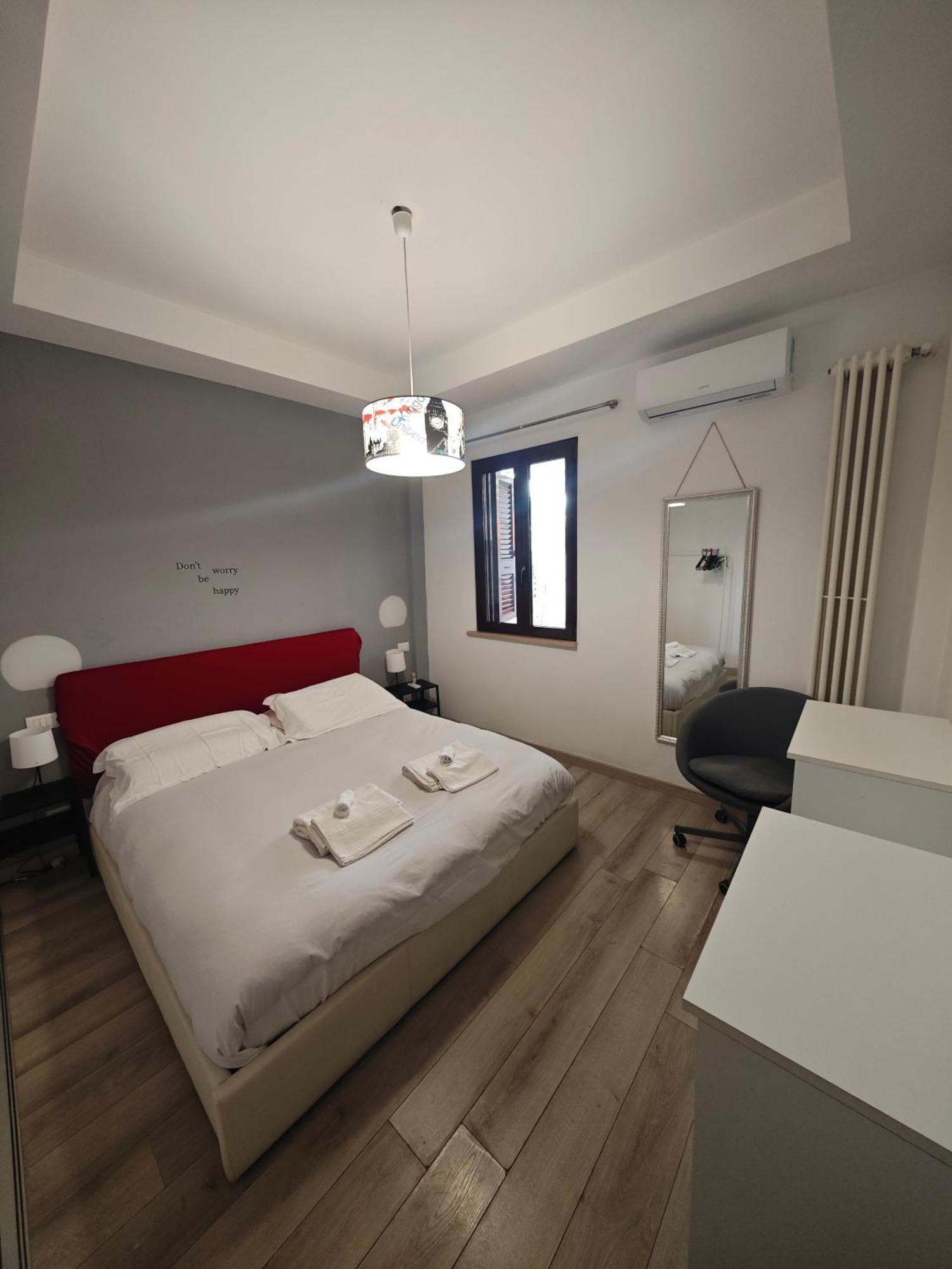 Clara's Con Ingresso Indipendente Rom